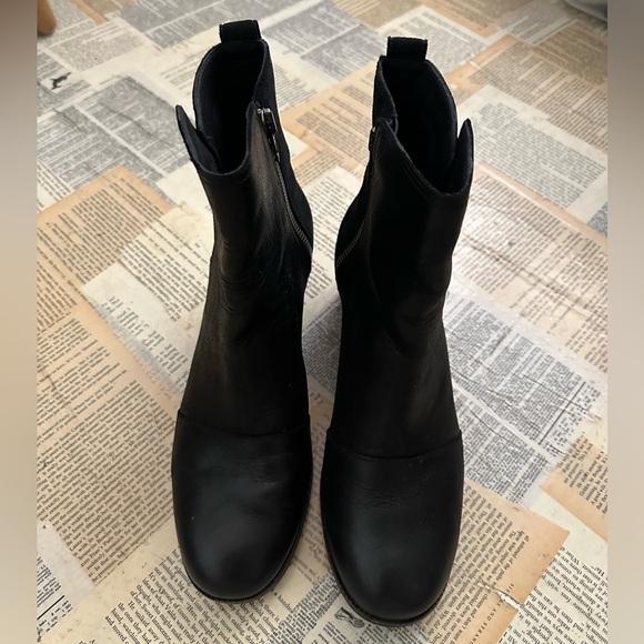 Sorel Black Leather Ankle Booties - Picture 3 of 13